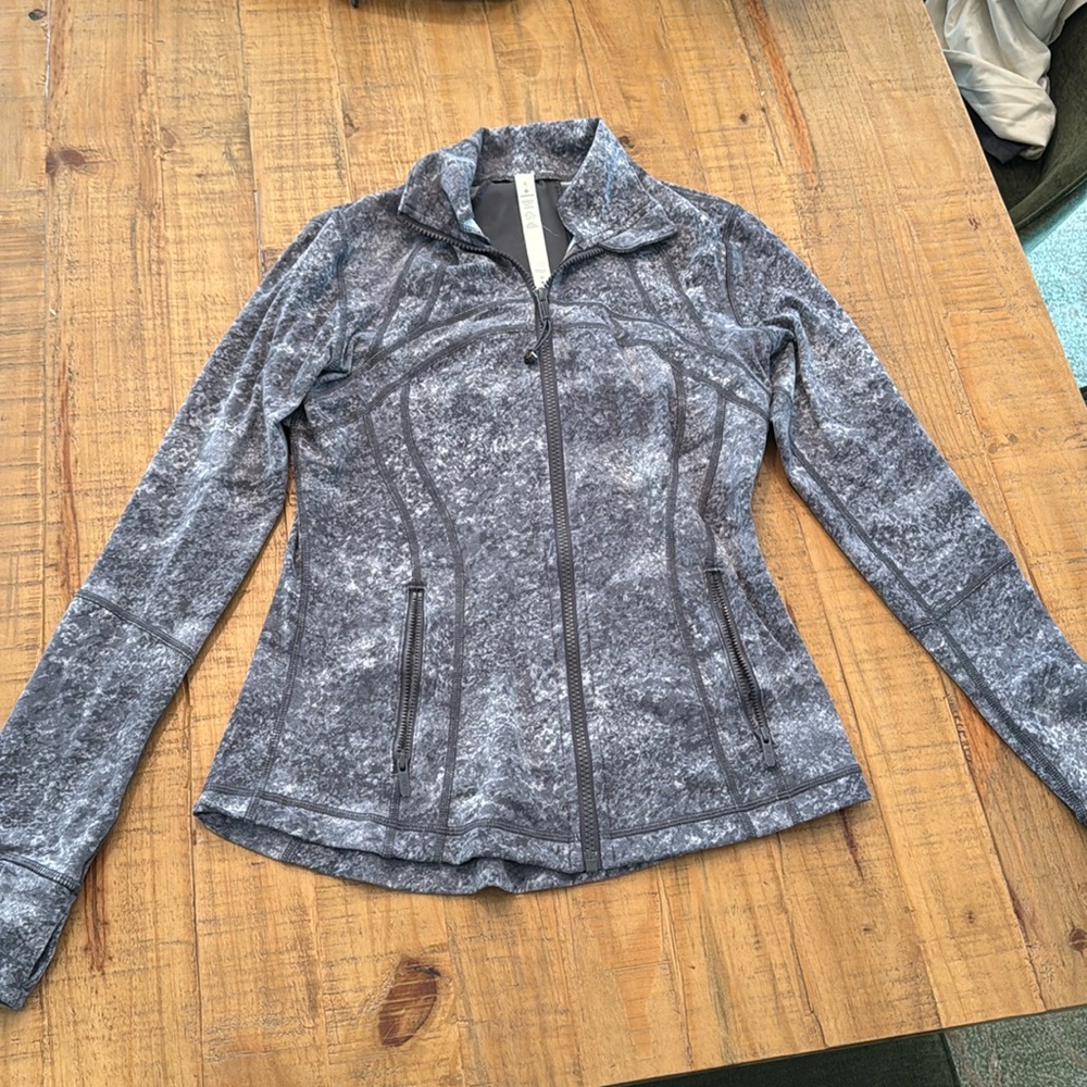 Lululemon Define Jacket in Size 6